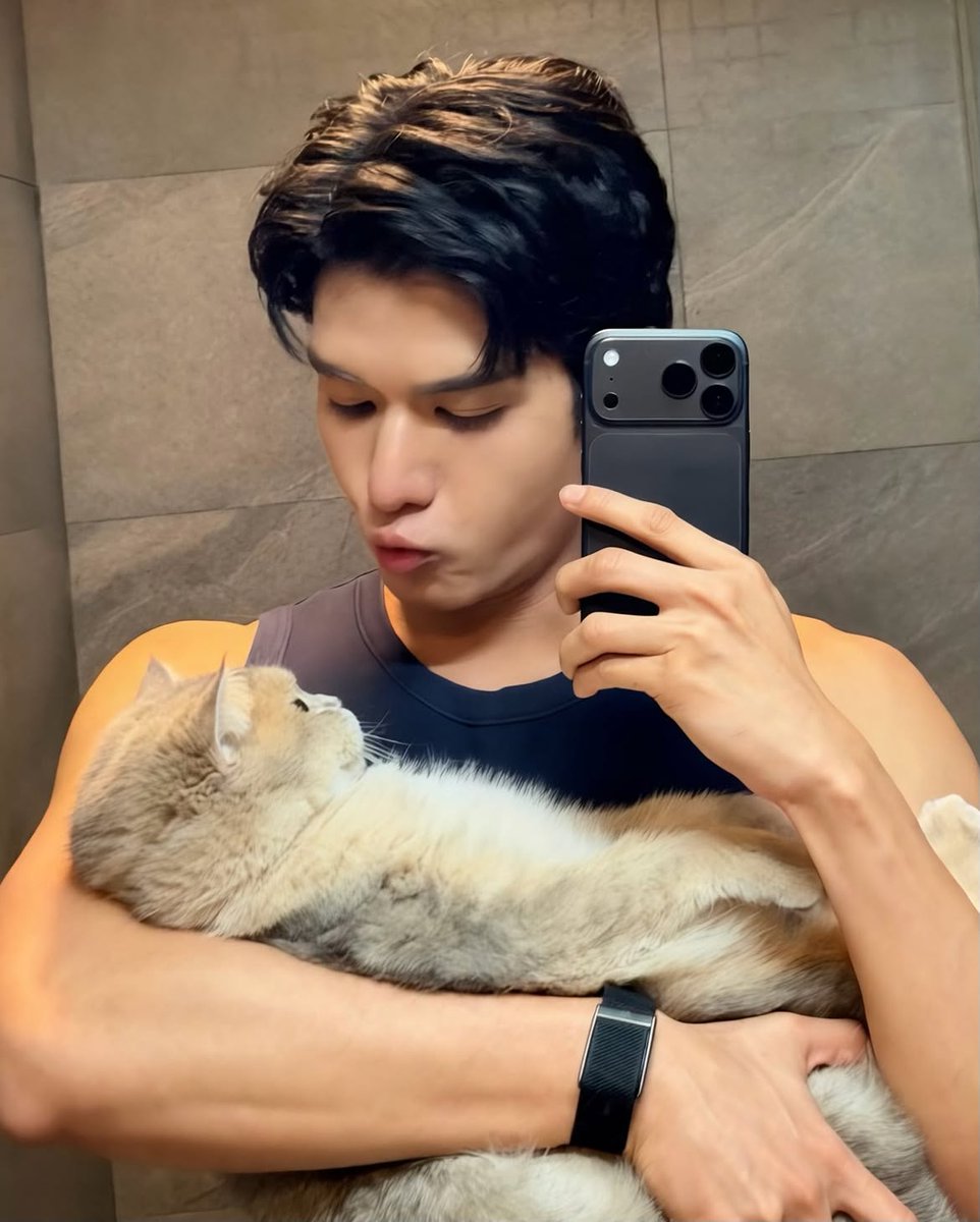 Netjjuniverseid's tweet photo. [🎬 Net Instagram Post || net_siraphop || 21.09.2026]

😺🖤

#net_siraphop @netsiraphop https://t.co/wAVjbCfFQR