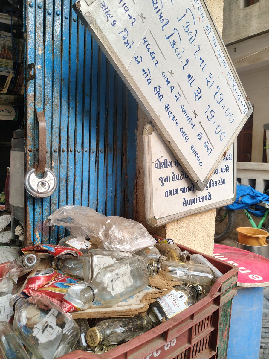 BrukMna7's tweet photo. "Gujarat is a dry state" very dry indeed 🥃 https://t.co/pwHNyNVvyk
