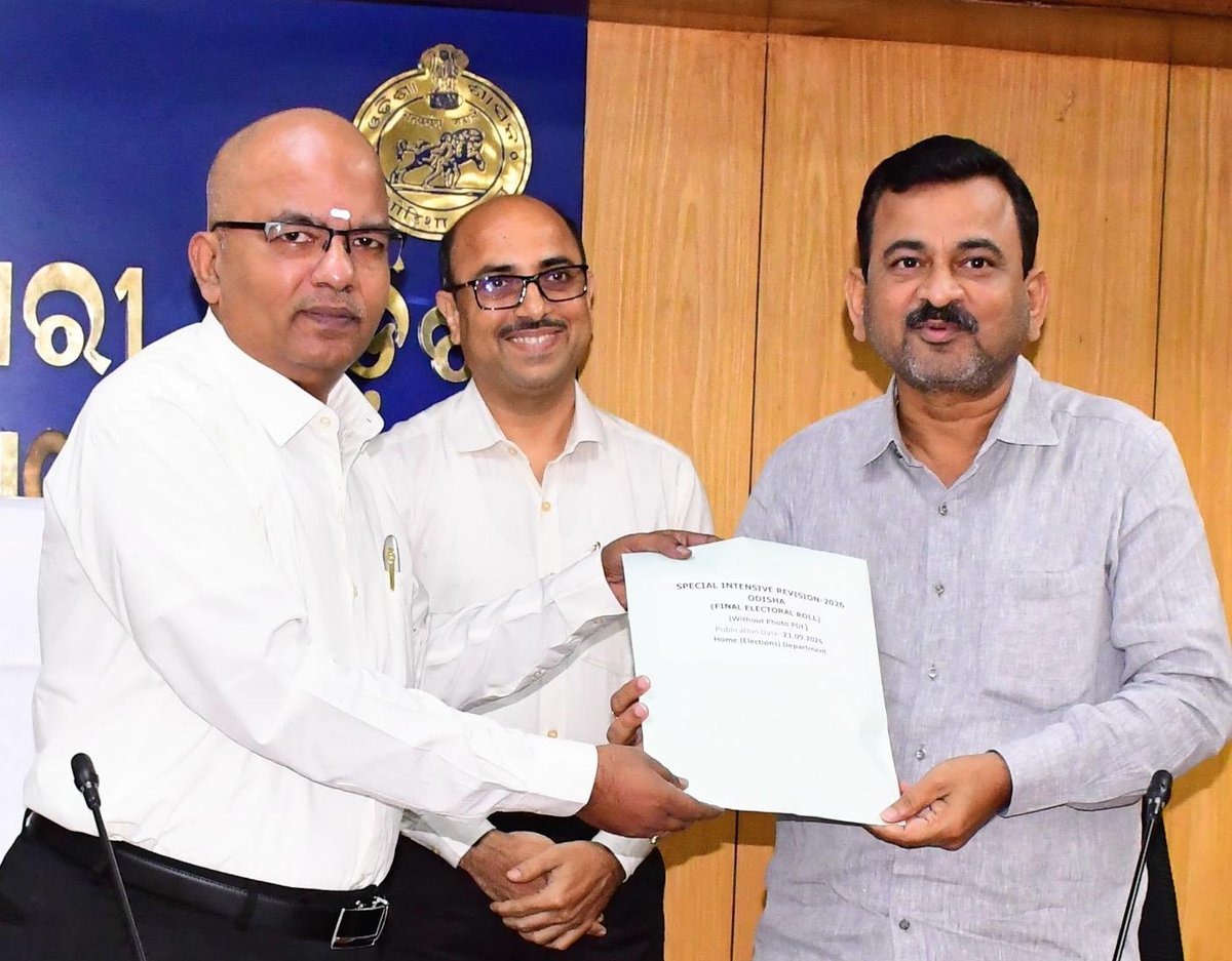 OdishaCeo's tweet photo. Final Electoral Roll Published | SIR-2026

Shri R. S. Gopalan, IAS, Chief Electoral Officer, Odisha, today chaired a meeting with representatives of recognised political parties to mark the successful completion of SIR-2026.

The CEO formally handed over copies of the Final Electoral Roll to representatives of the recognised political parties, marking the completion of the SIR-2026 electoral roll revision process in Odisha. 🇮🇳🗳️

#SIR2026 #SIR2026Odisha #FinalElectoralRoll #CEOOdisha #ECI #Democracy