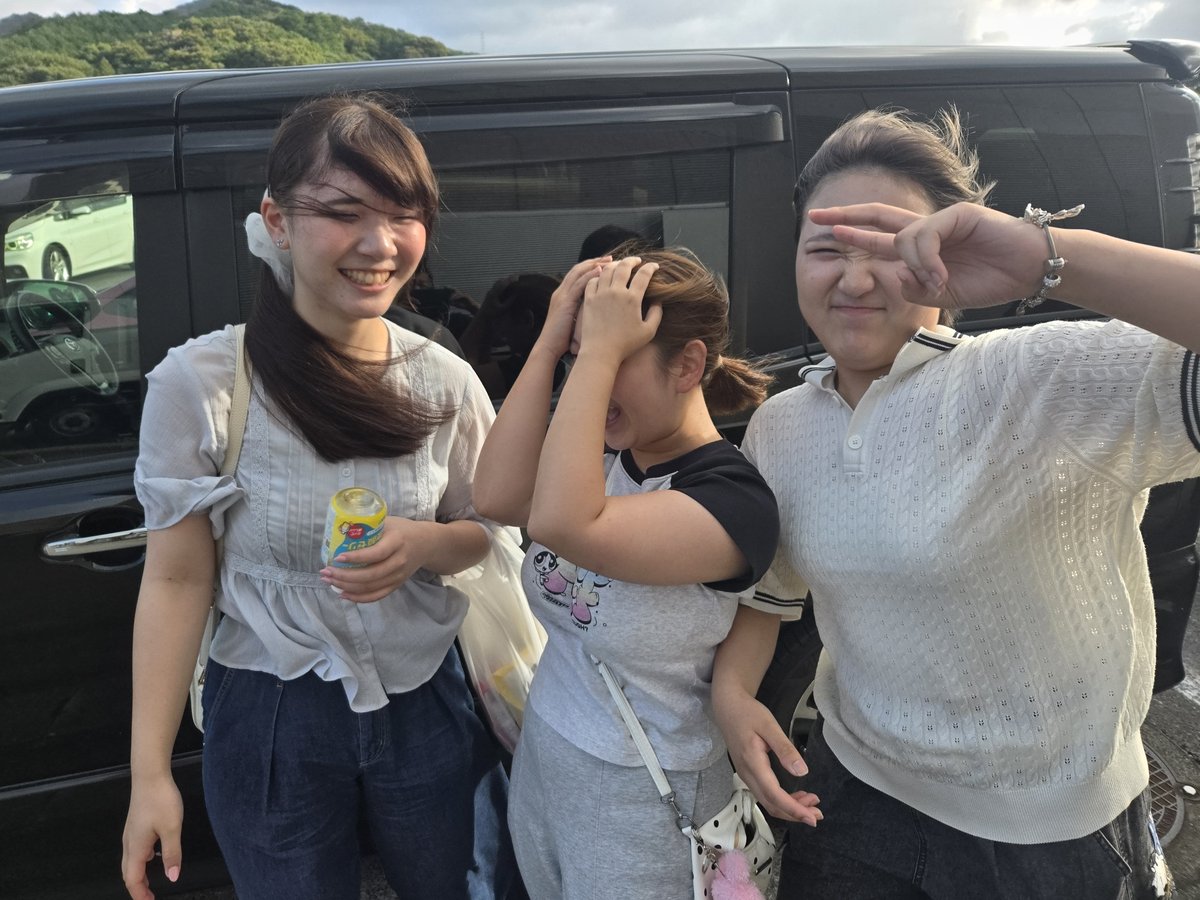 cOxWu3Ot0FYmiPL's tweet photo. 精華女子高校吹奏楽部

長門公演　お疲れさまでした
風、強くて前髪が破壊された
先輩たちも応援に https://t.co/nCZXjDPcDp