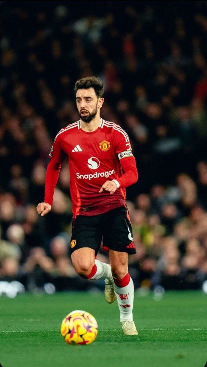 Jerrankingmedi9's tweet photo. Forget Manchester United woes 

Current Bruno Fernandez can actually match any version of Ozil edge to edge when it comes to personal performances 

Agree or disagree ? https://t.co/WNlnuox5dZ