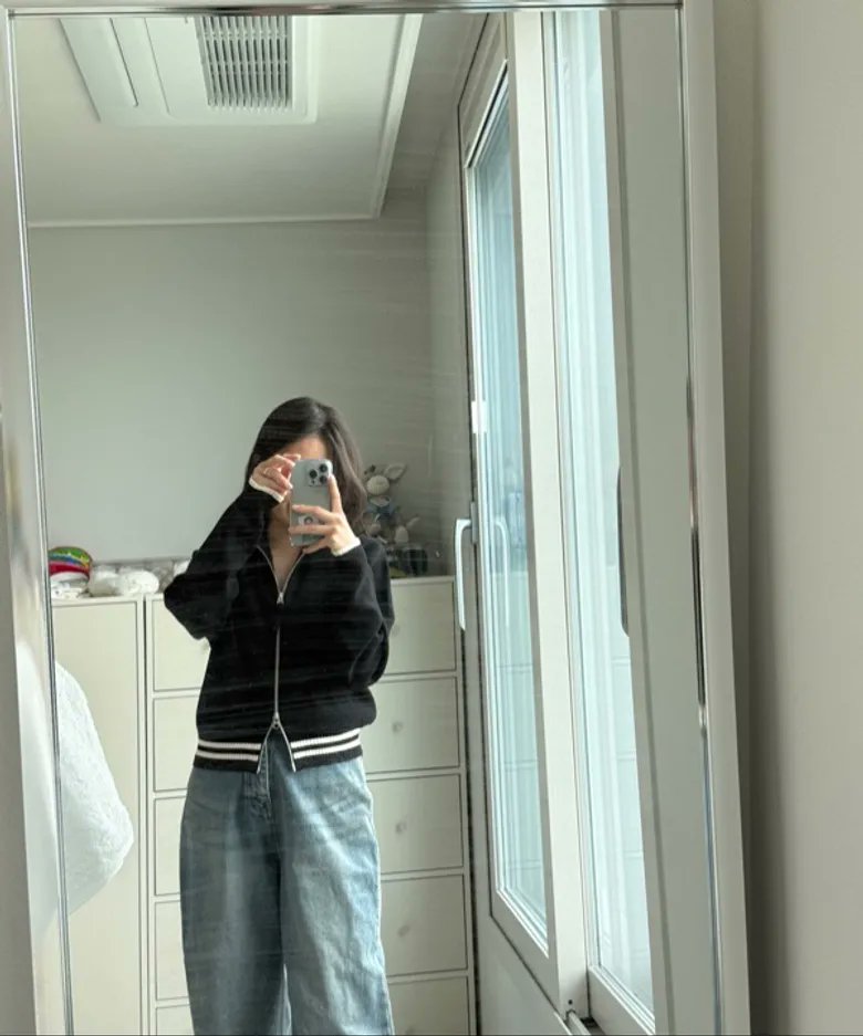 krselected's tweet photo. matin kim sale20% spell point stripe knit cardigan ใส่ตอนspringหรือหน้าหนาวก็ได้ ตัวนี้น่ารักแบบต้องมี -3,990 free shipping 🖤🤍🖤 https://t.co/IMZeIinv7b