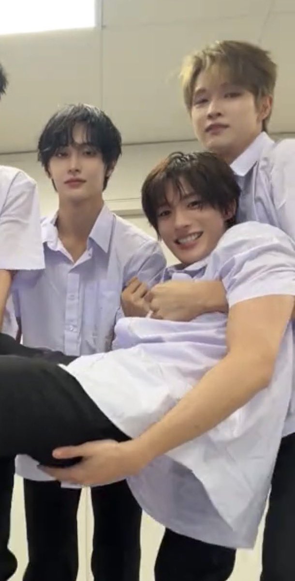 Hazel9502's tweet photo. แล้วซองชานหนักสุดทุกปี น้องวอนบินเนียนทุกปี 55555566666555555555555555555 https://t.co/teQ1C2ug8c