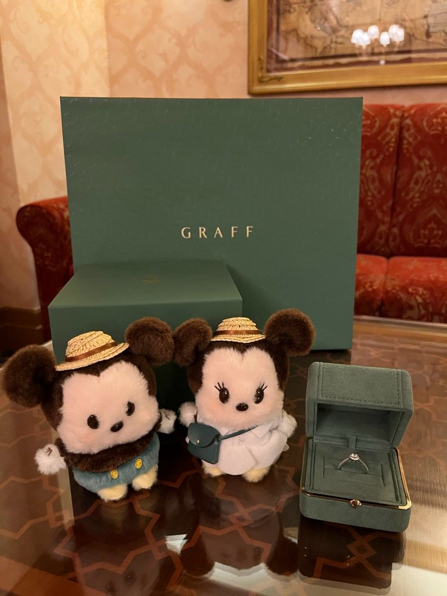 Nmnxty's tweet photo. 想像以上に沢山のお祝いありがとうございます…！
ちなみにプロポーズはディズニーミラコスタのクソデカスイートで部屋からビリーヴを観た後にしました。
奥さんの夢が叶えられて良かったです。
皆さんこれからもよろしくお願いします🙏 https://t.co/5siLnx7Jat