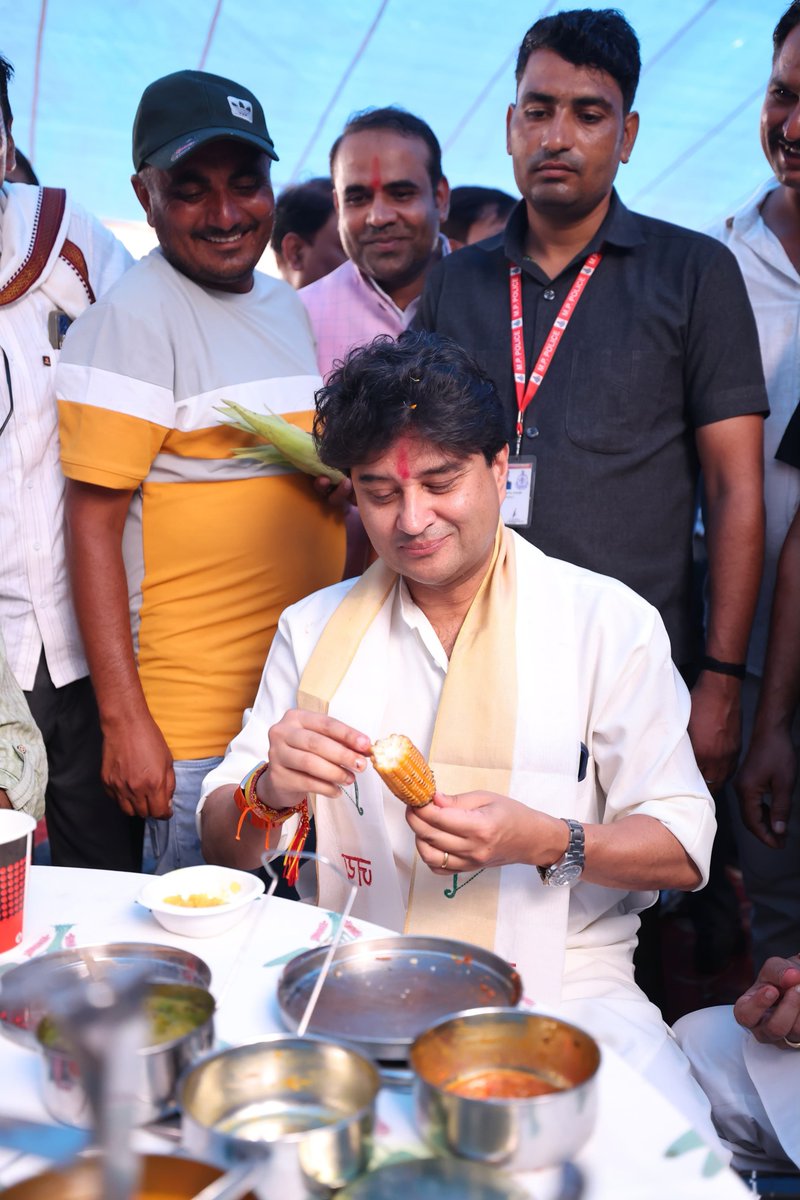 singharjun9723's tweet photo. यूँ ही नहीं कोई ज्योतिरादित्य सिंधिया बन जाता… #जनसेवक_सिंधिया https://t.co/0osbwGJV9z