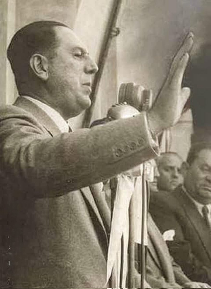 AguantePeron17's tweet photo. "Los partidos políticos triunfan o son destruidos por su conductores. Cuando un partido político se viene abajo, no es el partido político quien tiene la culpa, sino el conductor"

Juan Domingo Perón 🇦🇷 https://t.co/poehoKPRnM