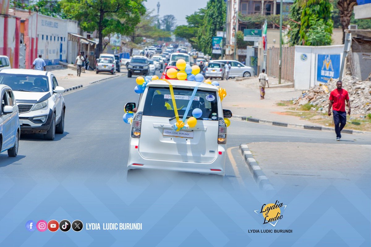 LLBurundi's tweet photo. 📸 RETOUR EN IMAGES

Revivez en images les moments forts de la cérémonie de remise de la 5ᵉ Voxy à Ndikumana Ismaël, résident de Buyenzi, où il a remporté son ticket gagnant. 🚗🎉 https://t.co/Fjmpm8x9Mk