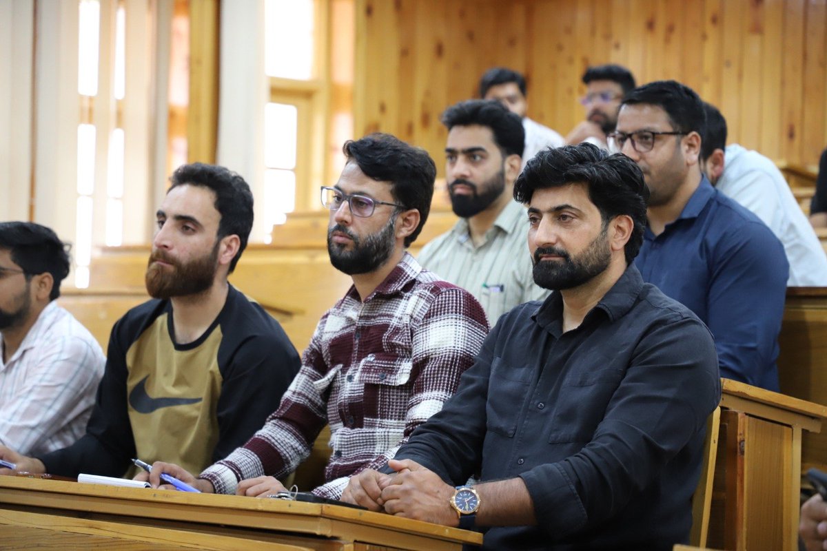 nitsriofficial's tweet photo. As part of #HindiPakhwada celebrations, the second workshop was held on Monday at #NITSrinagar, where Dr Shashi Ranjan from NIFT Srinagar delivered a lecture on โOfficial Language Rules, Act and Annual Programme 2026.โ https://t.co/4Xlv2QCYLZ