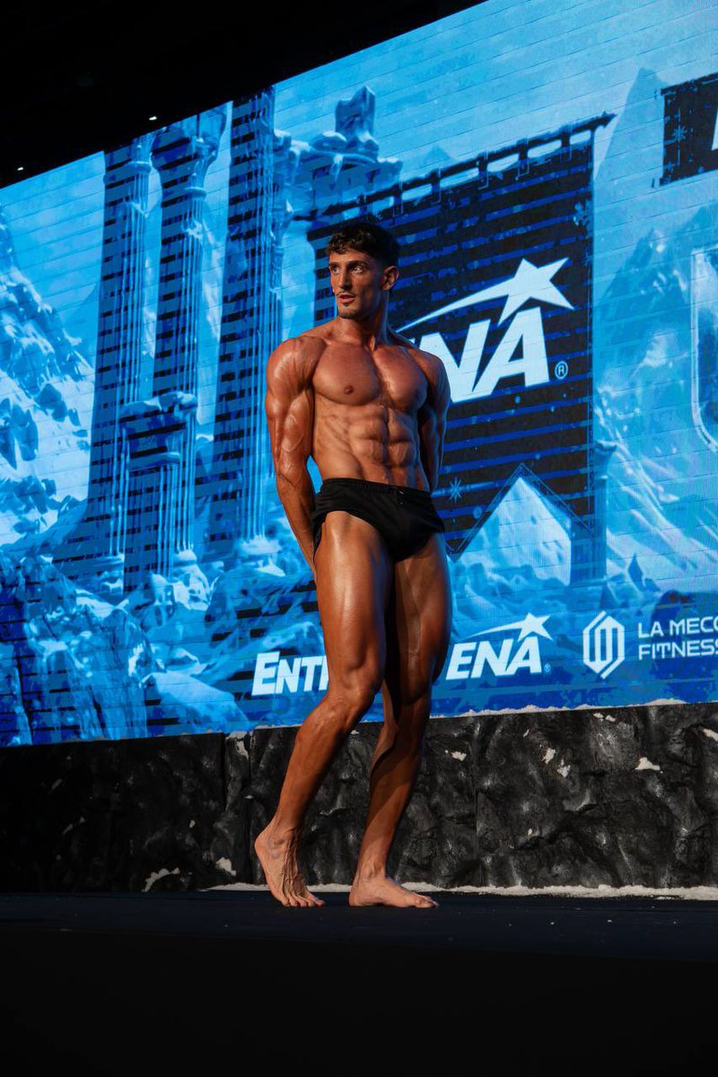 ShelbyyFitness's tweet photo. It's not AI. https://t.co/R5KTLVL7QJ