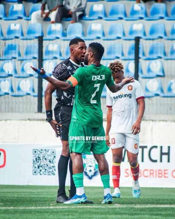 Adebayo1025's tweet photo. Should a referee explain every major decision to players?

Or should communication be short, clear and controlled?

What do you think?

#npfl https://t.co/zxKtuIMBy6