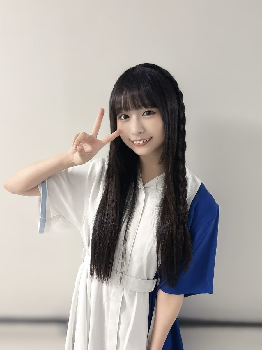 BNSI_LILI's tweet photo. 1周年ライブは明後日です⟡.·

チケット1部2部どちらも残りわずか…🎫
（既にゲットしてくださった方ありがとうございます❤︎）
たくさんの方にBNSIのライブを届けたいです！ぜひ23日来てください‼︎
#BNSI #春秋 https://t.co/KsRpezamnh