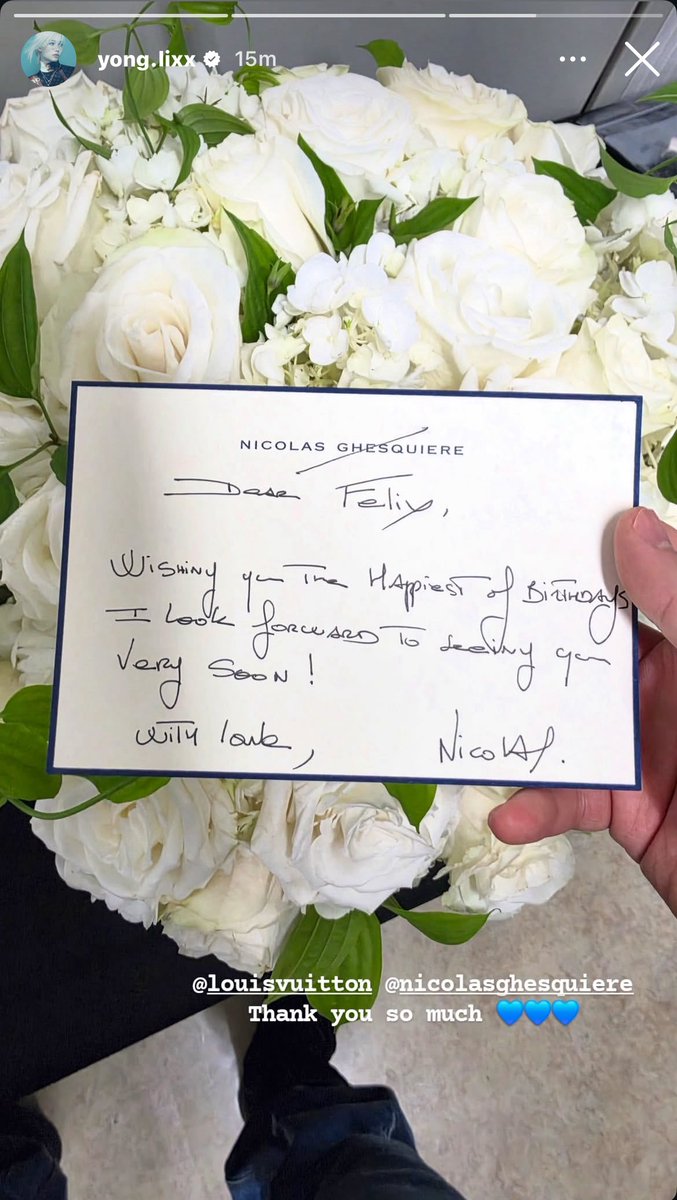 BbokRisma's tweet photo. #FELIX instagram stories update (via yong.lixx) with the flowers he received from Nicolas Ghesquière and Louis Vuitton for his birthday.

“Dear Felix,
Wishing you the happiest of birthdays
I look forward to seeing you very soon!
With love, 
Nicolas”

#FELIXxLouisVuitton https://t.co/eGognQT93E