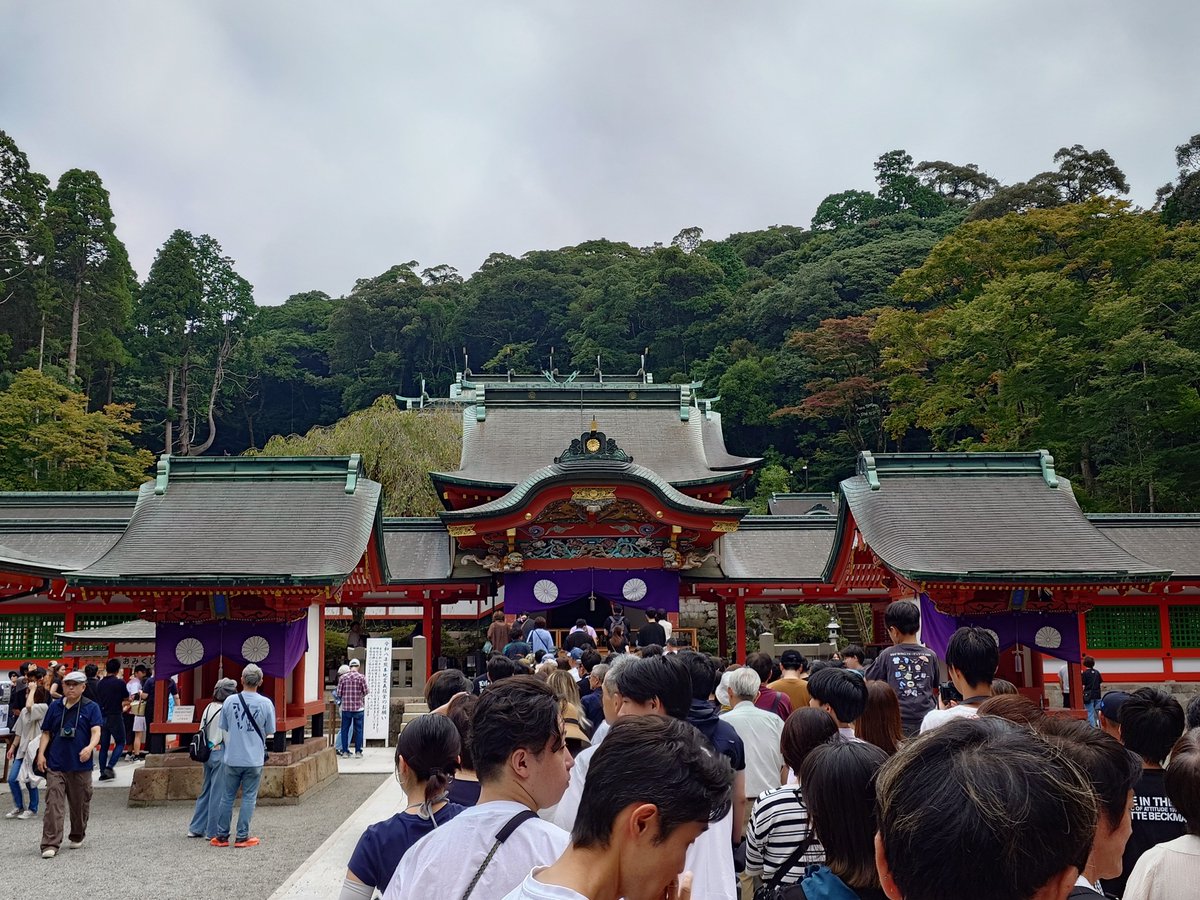 eigabaka's tweet photo. 鹿児島を観光中。桜島に渡って埋没鳥居など見て回り、指宿では砂むし温泉を体験しました。砂に埋まって波の音を聞くのがとても心地よかったです。霧島神宮は多くの人で賑わっており、仙巌園では桜島を望む日本庭園が素晴らしかったです。鹿児島いいですね。 #桜島 #指宿 #霧島神宮 #仙巌園 #鹿児島 https://t.co/Nq7pXtjBXL