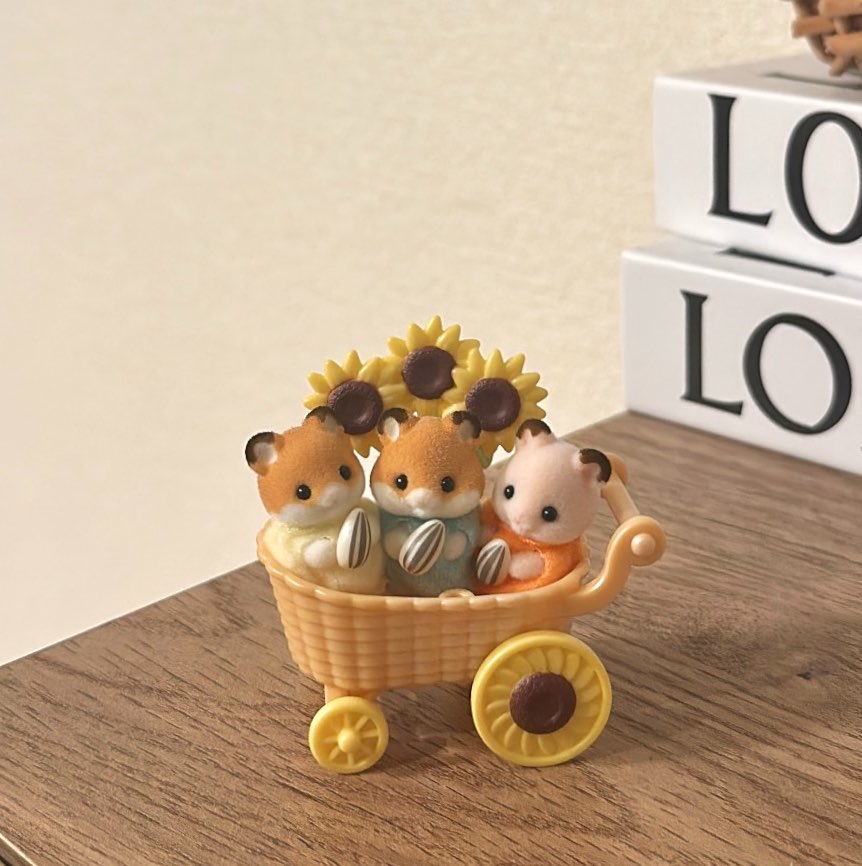 pi_429__'s tweet photo. 夏、終わっちゃったね߹ ߹🌻
 #シルバニア  #シル活  #sylvanianfamilies https://t.co/ZdfX0paTox
