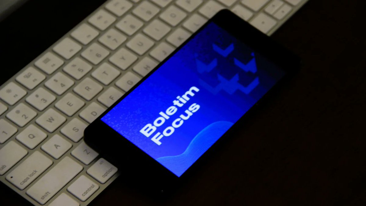 euqueroinvestir's tweet photo. Boletim Focus reduz projeção para Selic no fim do ano https://t.co/ZXUTG6Ikcu
#boletimFocus #Focus #BancoCentral #BC #Selic #IPCA https://t.co/F9kOEdLT9T