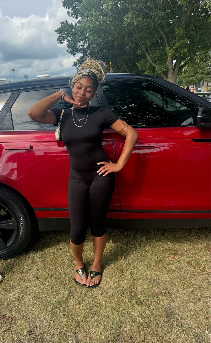 chrissttinnn's tweet photo. #PrettyMood #allblack #baddie #picturedump https://t.co/JGiahDjKR7