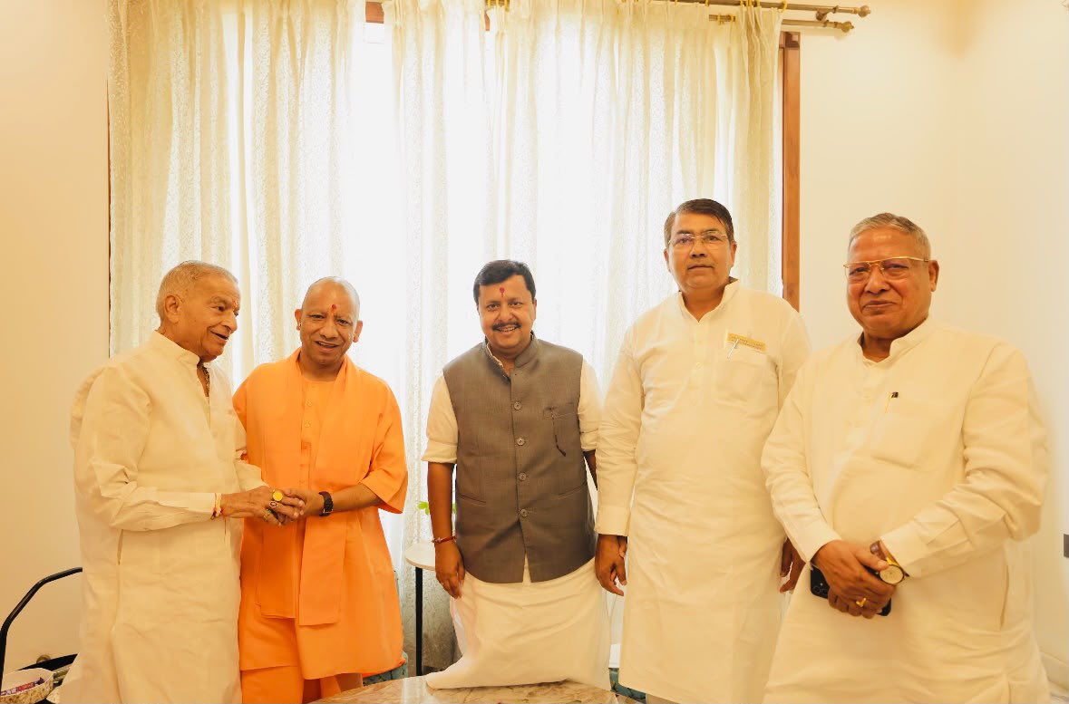 ashwinityagibjp's tweet photo. भारतीय जनता पार्टी के यशस्वी राष्ट्रीय अध्यक्ष एवं मा॰ सांसद श्री @NitinNabin जी एवं उत्तर प्रदेश के लोकप्रिय मुख्यमंत्री आदरणीय श्री @myogiadityanath जी का आज उत्तर प्रदेश की क्रांति धरा मेरठ आगमन पर हार्दिक स्वागत एवं अभिनंदन किया। https://t.co/WuT31hgmHl