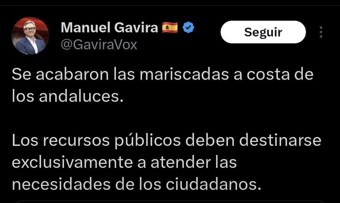 RamonLopez_G's tweet photo. La cena privada de Mario Niebla bajo la Giralda la pagó la Consejería de Turismo de Andalucía, en manos de Vox.

Tres meses en el poder y ya se han gastado 18.000€ euros en su primera mariscada a costa de los sevillanos. https://t.co/dwsOuw0Hr7