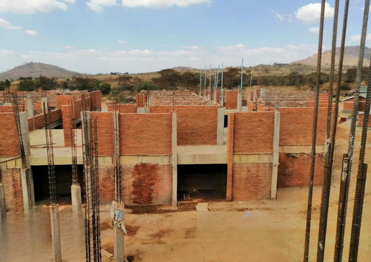 HazelNcube2r's tweet photo. BUSE  is executing the final phase of its multimillion dollar accommodation project—a 352-bed male hostel completing in 2027. Building on existing facilities (352 female beds, 248 operational mixed beds, and 150 Kotoko site beds). https://t.co/lkFe3rovUw