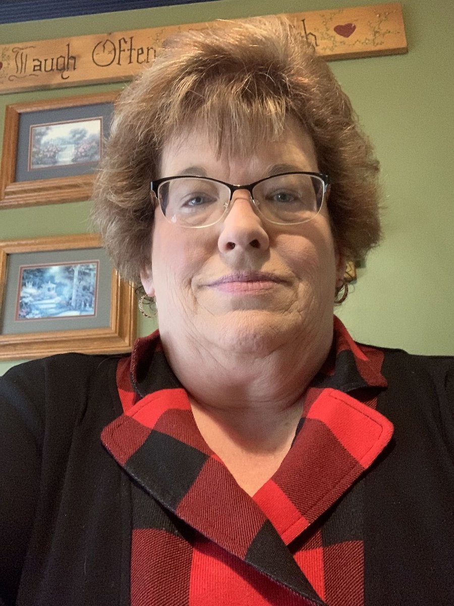 KellyAprilkelly's tweet photo. Getting ready for my new job as a teacher https://t.co/xJEYTE9cCZ