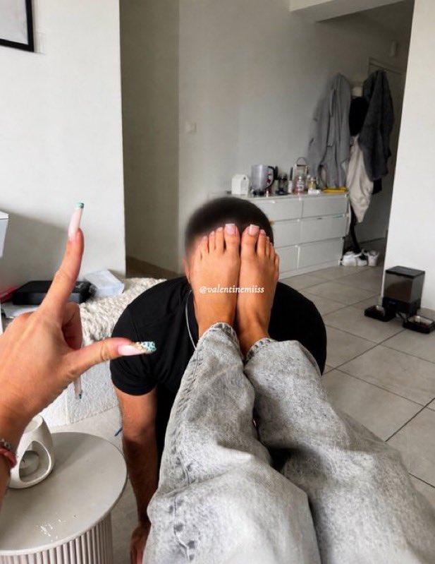 Valentinaa_Miss's tweet photo. Depuis ce jour-là, il ne s’en est jamais remis …
Vie pour moi. 
Mes pieds sur ta face vont changer ta vie

Findom feet slave https://t.co/MclxZnuK5S