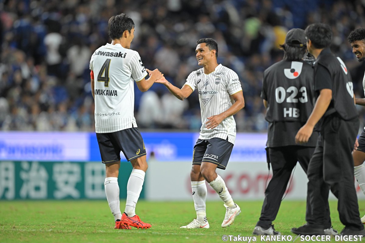 weeklysd's tweet photo. 📸フォトギャラリー📸
【厳選ショット】G大阪が試合を優位に進めるも...途中出場 #エリキ の得点で神戸が関西ダービー勝利で５連勝＆首位浮上！

👉https://t.co/olGoAEO3f8

#サカダイ #サカダイフォト 
#Jリーグ #ガンバ大阪 #ヴィッセル神戸
#関西ダービー https://t.co/2qVTUCSA6A