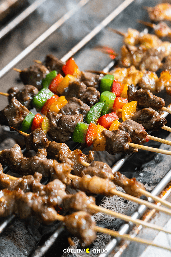 liicuj's tweet photo. Craving late-night street snacks This crispy fried skewered meat with smoky cumin scent hits different! https://t.co/X8JFcSr6cR