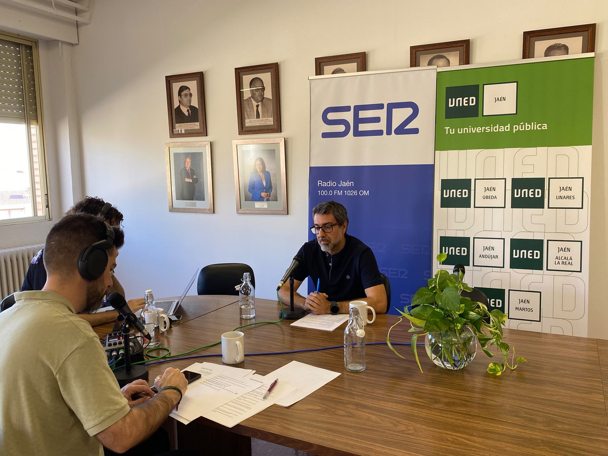 UnedJaen's tweet photo. 🎙️Hoy @UnedJaen ha sonado en la radio.
@CadenaSERJaen se ha desplazado a @UnedJaen para emitir su programa Hoy por Hoy en una jornada muy especial en la que nuestra universidad ha sido protagonista.
#UNEDJaén #cadenaser #HoyPorHoy #SomosUNED https://t.co/Pwt9Vxt6C3