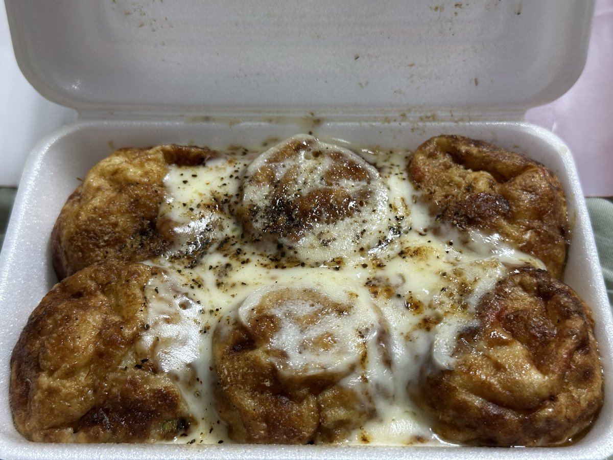 SasukeGb250's tweet photo. たこっちょさんのたこ焼きを求め、おなじみのオスパーさんへ=͟͟͞ ( ˙꒳​˙)
たこポン美味しかったです～こんな食べ方があるのか...🤔
たこっちょさんの熱々ふわトロたこ焼きとお煎餅がとても合いますね
今回もご馳走様でした( '༥'  )
@takotcho https://t.co/lb0oJRPpIx