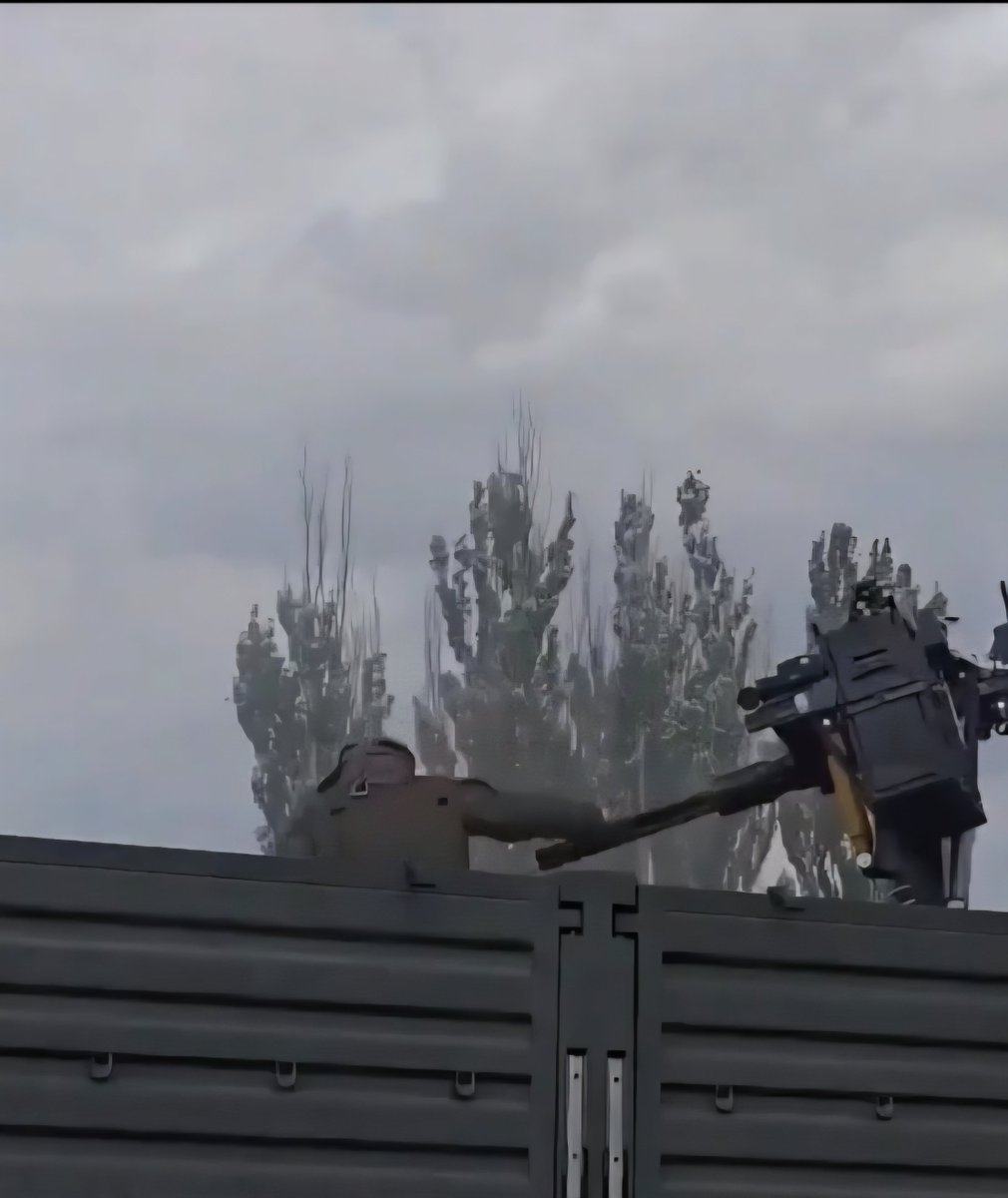 awesomism's tweet photo. @PopCatalin @WarMonitor3 The teammate that fried his hand on the barrel was a nice touch. Purple heart (or their version), for sure. https://t.co/V6t5nzuIkH