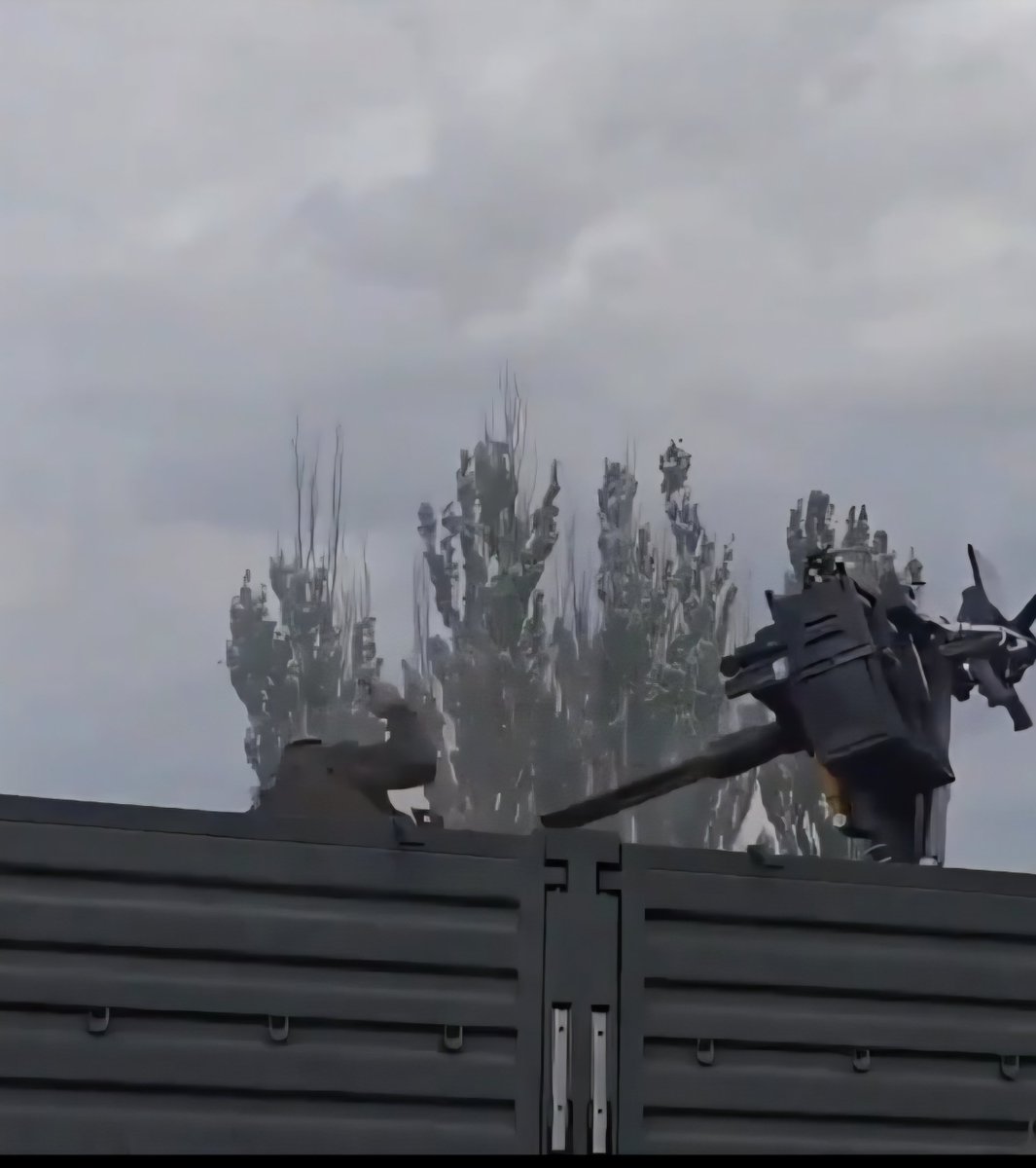 awesomism's tweet photo. @PopCatalin @WarMonitor3 The teammate that fried his hand on the barrel was a nice touch. Purple heart (or their version), for sure. https://t.co/V6t5nzuIkH