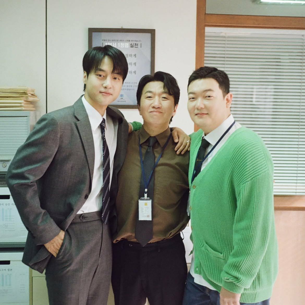 ppqqgghh's tweet photo. #강욱여리

"어! 이거 여리 씨가 좋아하는건데" 를 귀에 딱지가 앉도록 들어서 본의 아니게 여리 취향 다 꿰버린 필동과 형민. https://t.co/hySFjqDiqc