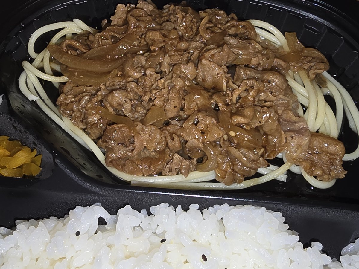 akairopen's tweet photo. 今日はフェアリーテイルシアターの「茜色ハムレット26」を観劇。
ハムレットに準拠し、日本の閉鎖的な田舎の中で、少しずつズレていく登場人物の悲劇を体感しました。
はじめて公演を見ましたが面白かったです。あと帰りに無意識に焼肉弁当を買いました。

 #茜色ハムレット26 https://t.co/gvvt6ZLsxf