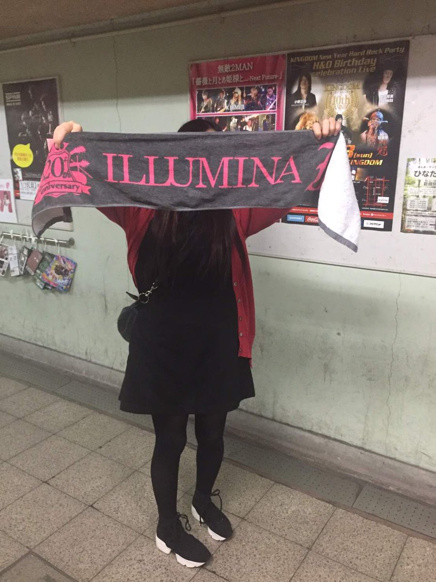 mona_cure's tweet photo. 実に10年ぶりのベータでのワンマンとのこと！つまりこの日かー🤣この日は当時のバンドメンバーがついてきてくれたため写真撮ってもらいました。復活してから12年、細々ライブ行き続けてますが現場で出来たお友達は未だおりません...🫠 https://t.co/oTV9Umjn8u