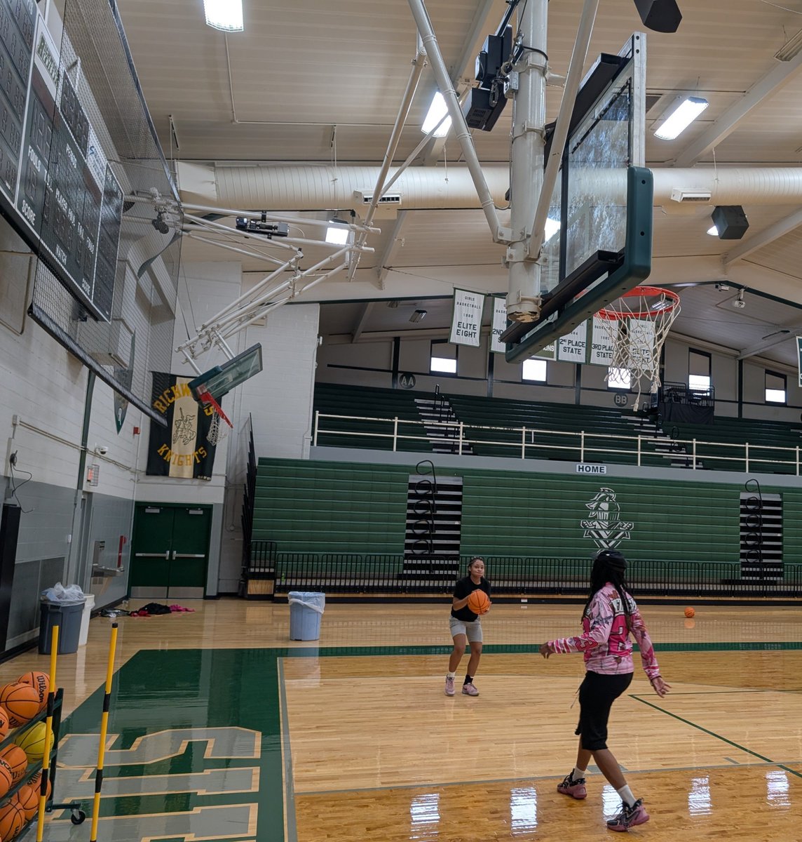 richwoodsgbb's tweet photo. Great work Coach Lacorsica Metts  and Amorha
"Somebody's Always Practicing" 
Knights🟢⚔️💯🏀#allin #sundayseperate https://t.co/6cgezIsIDS