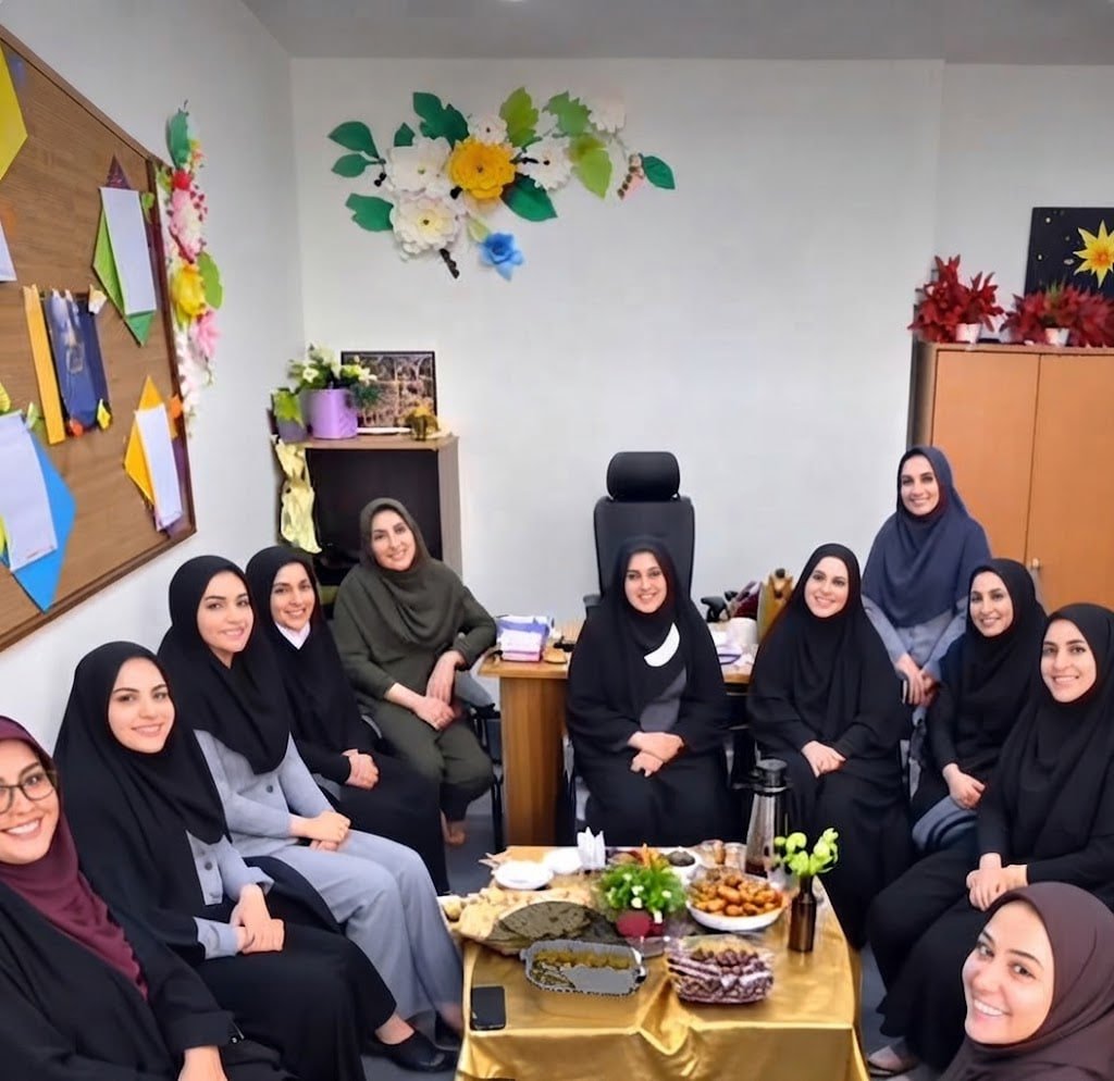 AbdiMedia_net's tweet photo. ⚫️ با شروع ماه مهر و شروع سال تحصیلی یادی کنیم از معلمان شهید مدرسه میناب https://t.co/8bok1bYiKm