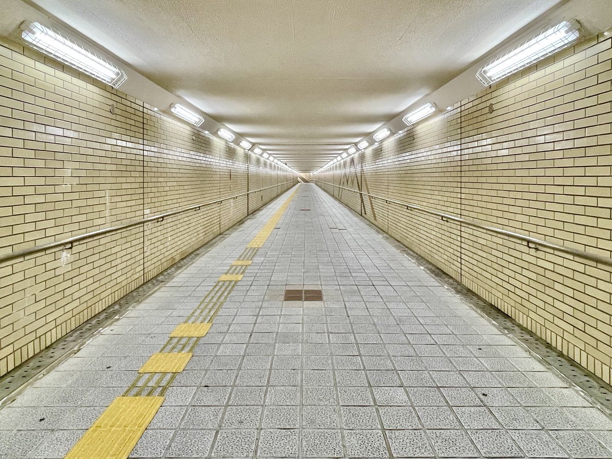 TOSHIMA_Daisuke's tweet photo. Underpass view🌞

#地下道 #地下通路 #Underpass #UndergroundPassage #Townscape #松阪市 #三重県 https://t.co/eKe2wV0VXN