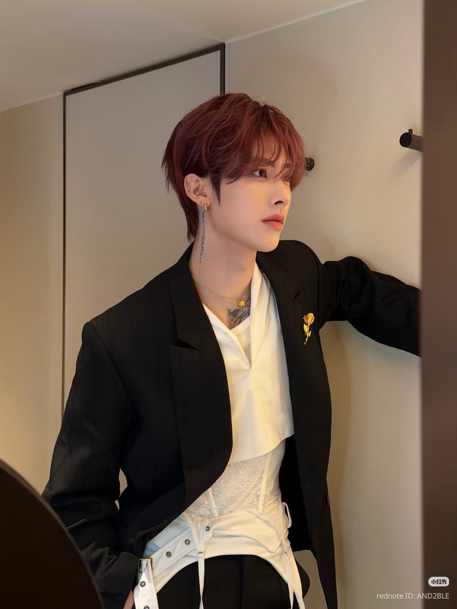 ganjang9gaejang's tweet photo. a brief lesson:
- the 1st pic is Ricky wearing a garter belt
- the 2nd pic is Ricky wearing a cummerbund
- the 3rd pic is Ricky wearing a belt
- the 4th pic is Ricky wearing a blazer with corset detailing
in conclusion: hes never worn an actual corset &amp; he should @ stylistnim https://t.co/kca80b7hgA