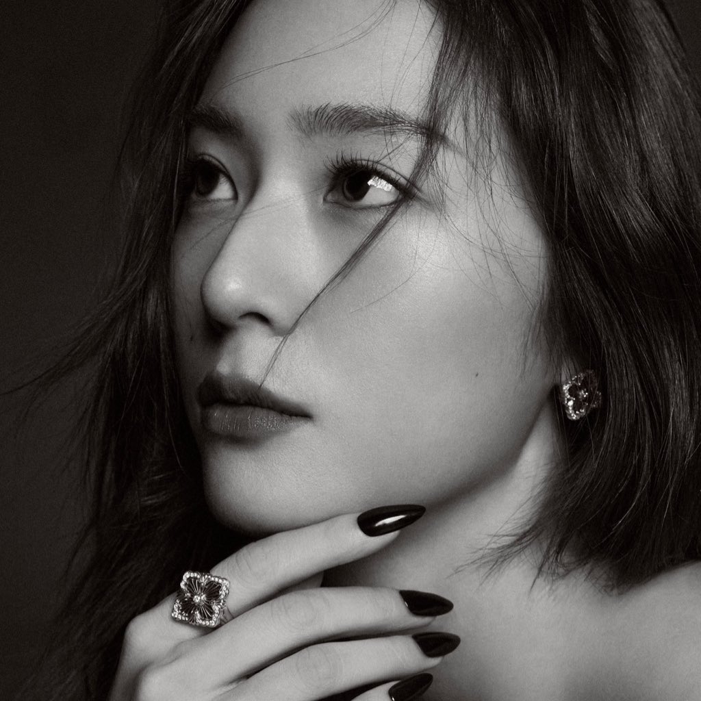 khysrtal's tweet photo. krystal b&amp;w closeup photoshoot. https://t.co/qVdYq35DXM