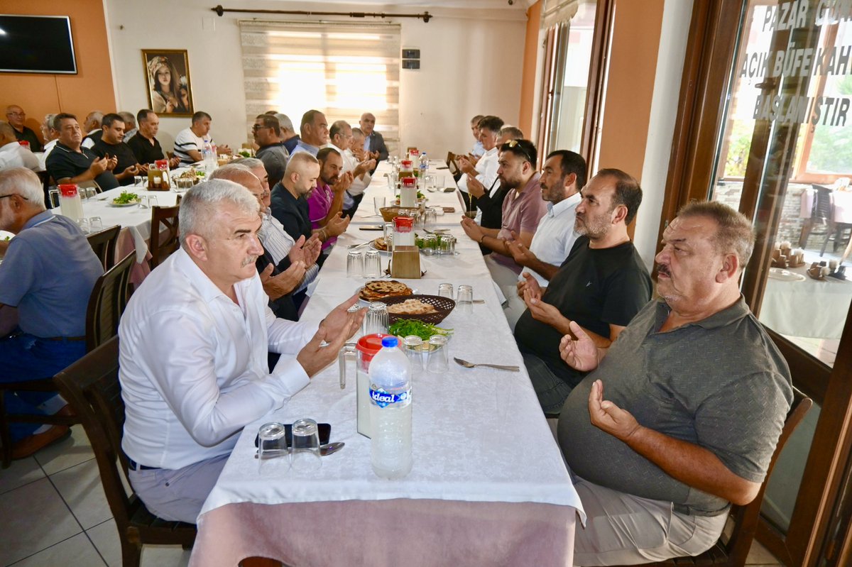 ibrahimgulMHP's tweet photo. Başkan Yardımcımız Enis Göçmen’in babası merhum Hacı İbrahim Göçmen’in vefat yıl dönümü vesilesiyle okutulan Mevlid-i Şerif’e katıldık.
Merhum Hacı İbrahim Göçmen’e Allah’tan rahmet; başta Enis Göçmen olmak üzere ailesine, yakınlarına ve sevenlerine sabır ve başsağlığı diliyorum. https://t.co/qHOQaGrHPW