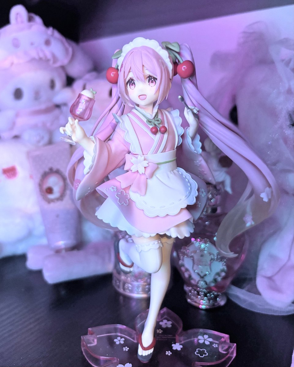 bruilepsy's tweet photo. new figure i bought at the con! https://t.co/FDZ6ahWQYy