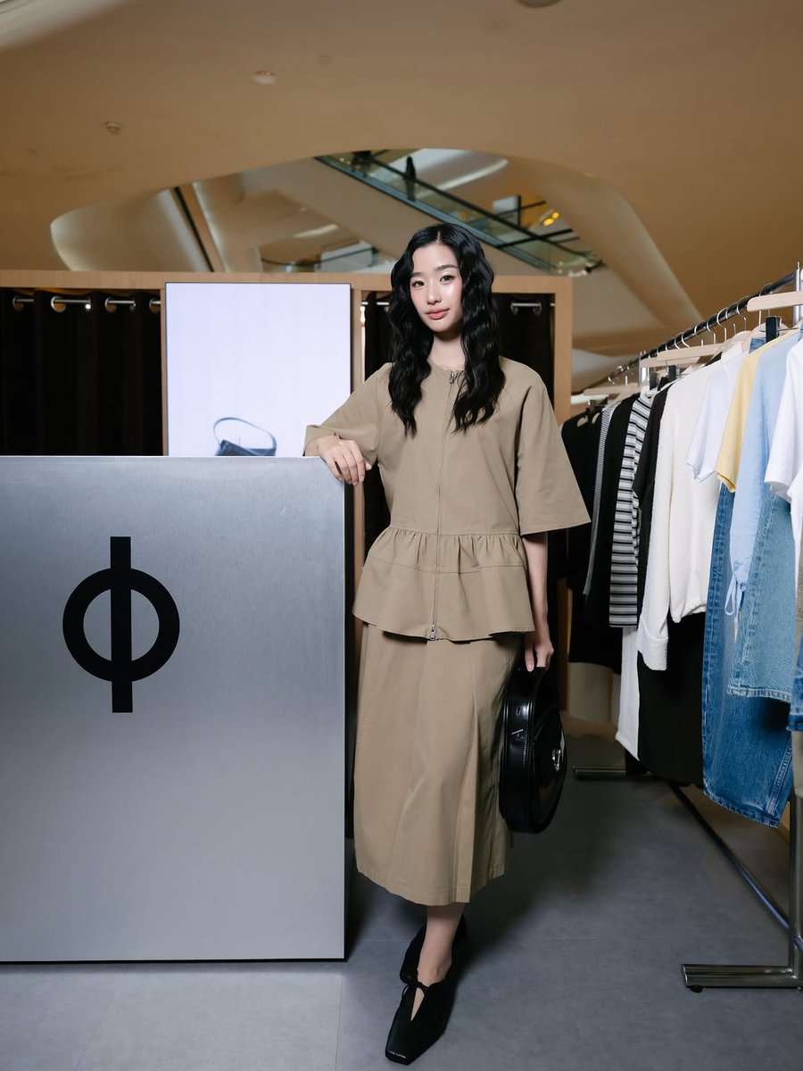 Trendfortu's tweet photo. 🩵🤎 Instagram Update ꫂ❁ ⋆˚.༄
Ig: tontawan
🔗https://t.co/1lNHMSHg1d
Samsøe Samsøe introduces the Autumn-Winter 2026 Collection with refined everyday dressing.
#SamsoeSamsoe #tontawan
#SamsoeSamsoexTontawan https://t.co/IFOUWuCdrQ