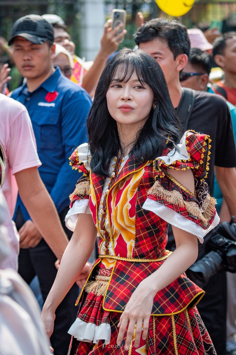 Jantje_bet's tweet photo. Isshou JKT48 yg dikombinasikan dgn kain tradisional Indonesia

Isshou Feni dikombinasikan dgn kain Batik Mega Mendung (Cirebon) https://t.co/C1Ow9aQGHv