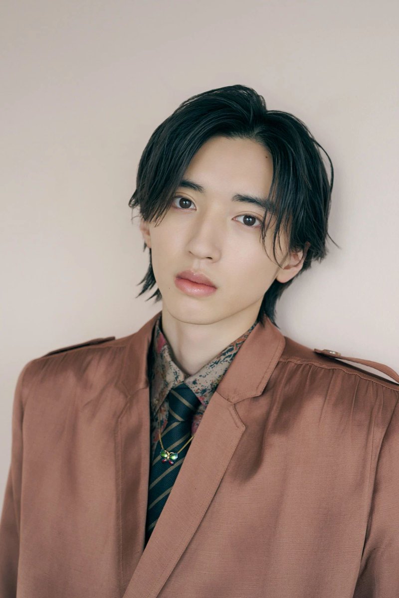 GINZA_magazine's tweet photo. 〈ヴァレンティノ〉ブランドアンバサダーに道枝駿佑が就任！ https://t.co/nkc0HZh3eu https://t.co/jJA6vB1bRO