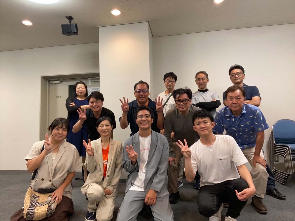 takuya_sansei's tweet photo. 昨日は深井駅で駅頭活動からスタート！

深井駅では、自己紹介や参政党についてお話しさせていただきました。

その後は支部の皆さんと勉強会に参加し、さらに支部会議へ。

支部会議では、これから活動で使用していく名刺の内容も確定しました🔥

駅頭で地域の皆さんと直接お会いする時間も、仲間と一緒に学び、話し合う時間も大切にしながら、これからも活動していきます😊

#つねとうたくや堺市政改革委員
#とうもと和美堺市政改革委員