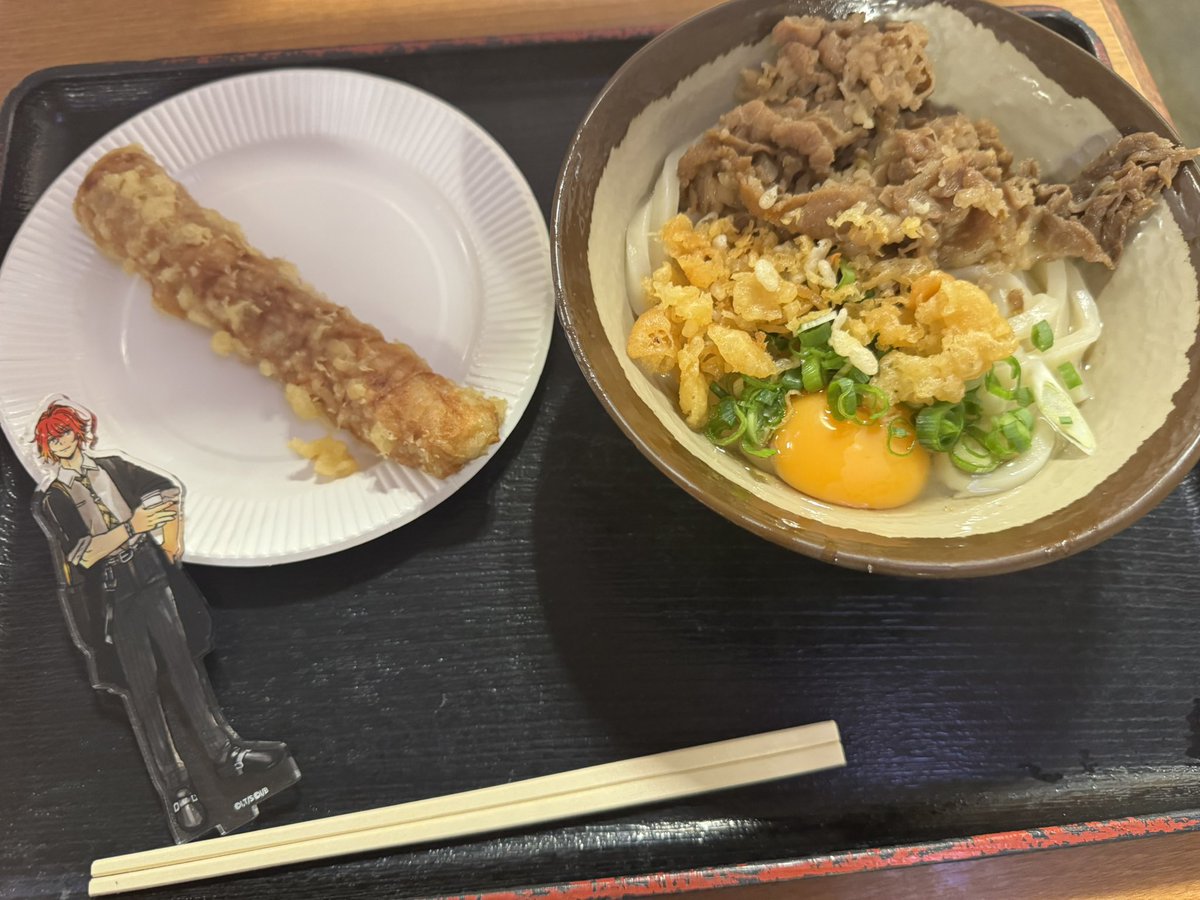 hm_s_z's tweet photo. 私は香川に来てました。遠征恒例の聖地巡礼でBUMPが行ったうどん屋さんへ。電車がヤドンでかわいかった。マンホールが某たんぽぽに似てて思わず撮影。せっかくなので別のとこでもうどん。どちらもコシがすごかったですが1枚目のが好��でした。さすが聖地 https://t.co/FEEOZIEKNt