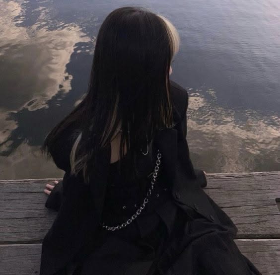 SelinCanyspr's tweet photo. 結局、昨日買ったイヤホンの設定がよく分からなくて箱に戻しちゃった。説明書読むの苦手すぎる。 https://t.co/mwXiPkKccQ