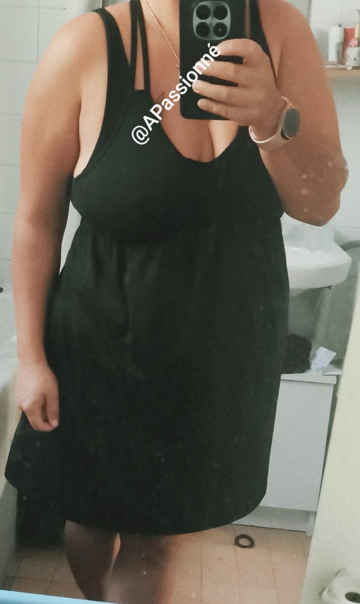 APassionnes's tweet photo. Il fait chaud pour rester en jogging allez on se change c'est mieux non https://t.co/40AK6qqOUI