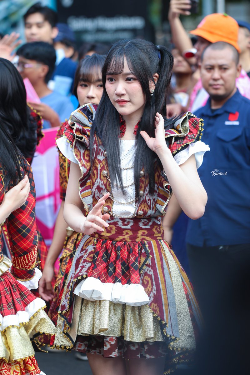Rantovl's tweet photo. The only pic of Meng yang saya punya di CFD kemarin. Omg super cute!!

200926 Marsha @L_MarshaJKT48 💕 https://t.co/ZfZF6ZWZ1V