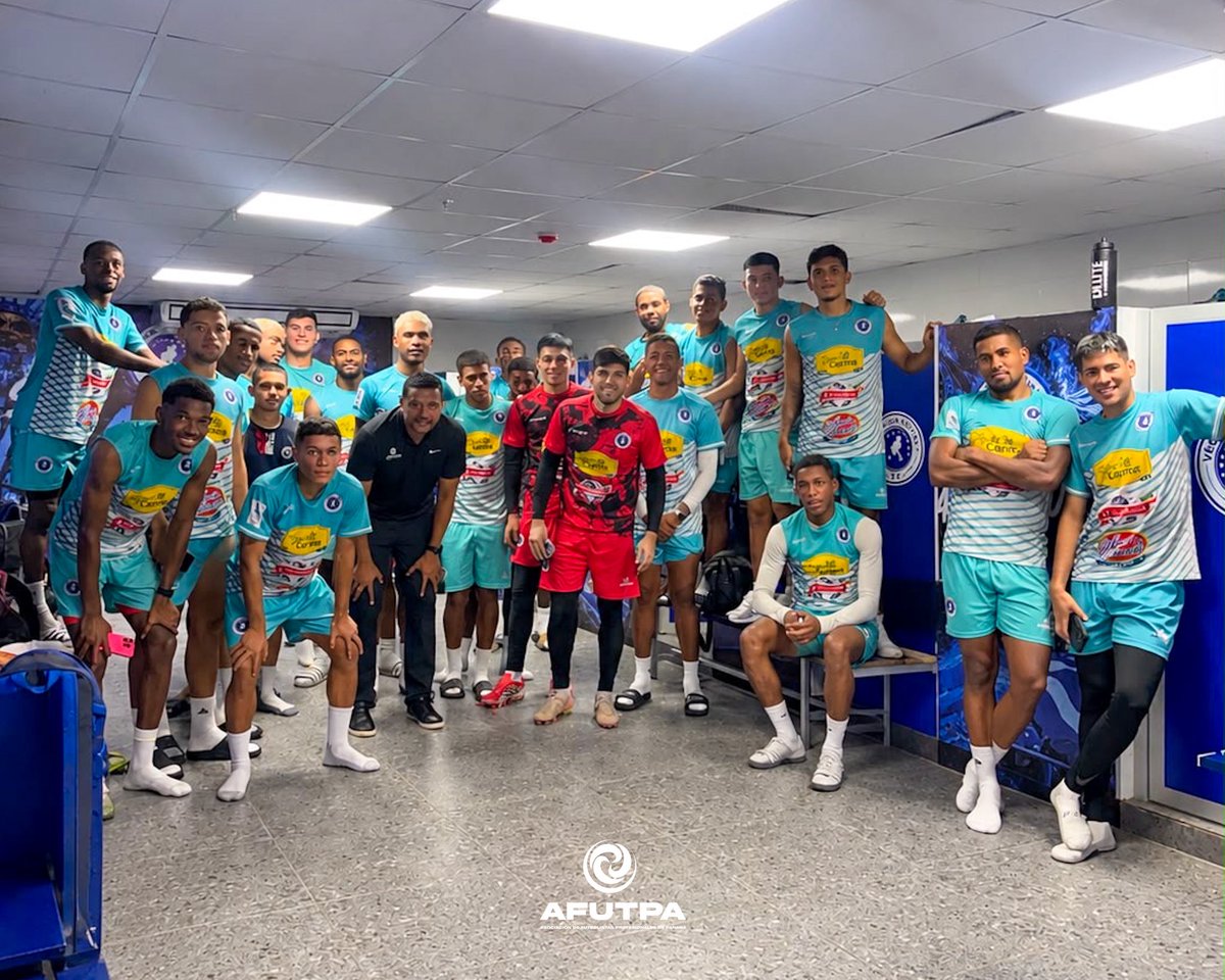 AFUTPA's tweet photo. En nuestra ruta de visitas programadas por el interior, visitamos Herrera, Veraguas y Coclé para estar cara a cara con nuestros agremiados. Escuchamos sus necesidades de primera mano, reforzamos responsabilidades y acercamos los beneficios y actividades de la Asociación. Además, facilitamos el voto para el @FIFPRO World Eleven, reafirmando la voz de nuestros futbolistas. También abordamos temas sensibles como el amaño y la importancia de no jugar en ligas recreativas. Porque estar donde están es parte de nuestro compromiso.

Agradecemos a @Veraguas_United @UnionCocle, Herrera FC y @cdupanama por recibirnos 🤝⚽️

#afutpa
